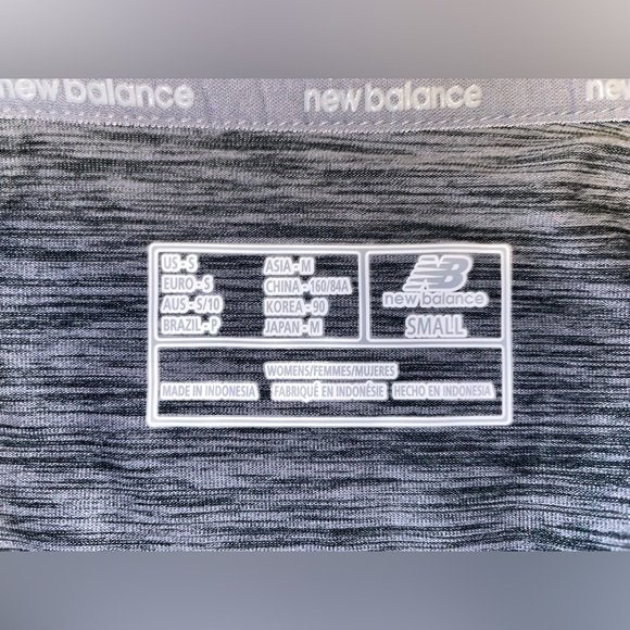 New Balance Woman’s Athletics Half Zip Sweatshirt (S) - Picture 8 of 11